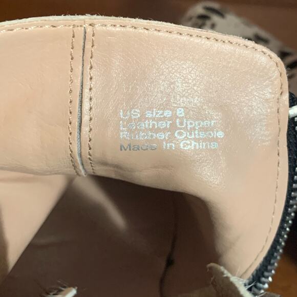 Very Volatile women’s leather Holstein pattern size 8 zipper ankle boots - Picture 10 of 11